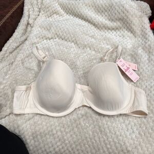 🌻Cacique 42B Underwire Bra
